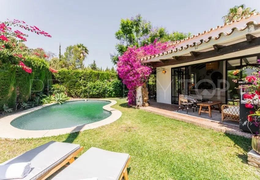 For sale 4 bedrooms villa in El Paraiso