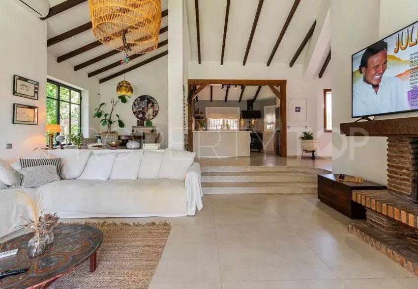 For sale 4 bedrooms villa in El Paraiso