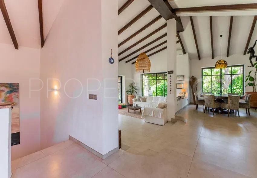 For sale 4 bedrooms villa in El Paraiso