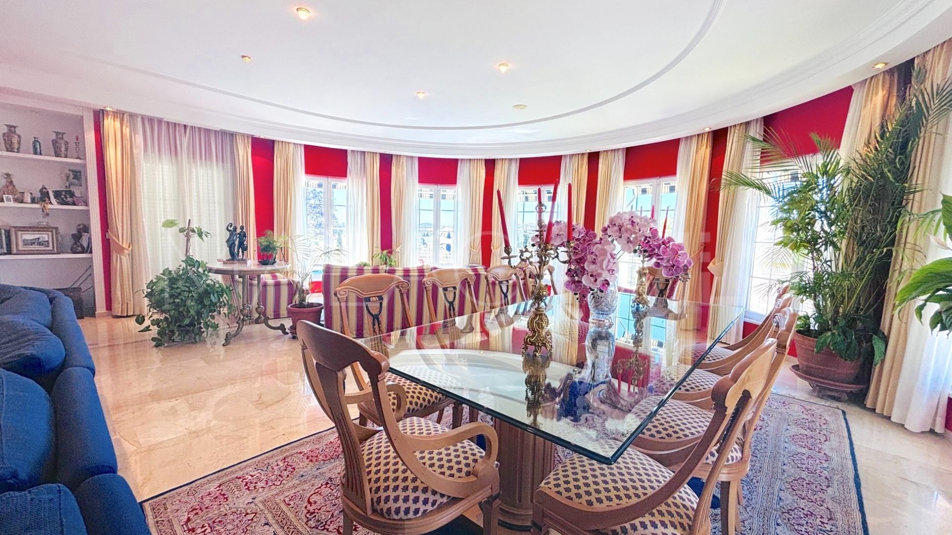 Villa for sale in Mijas Golf