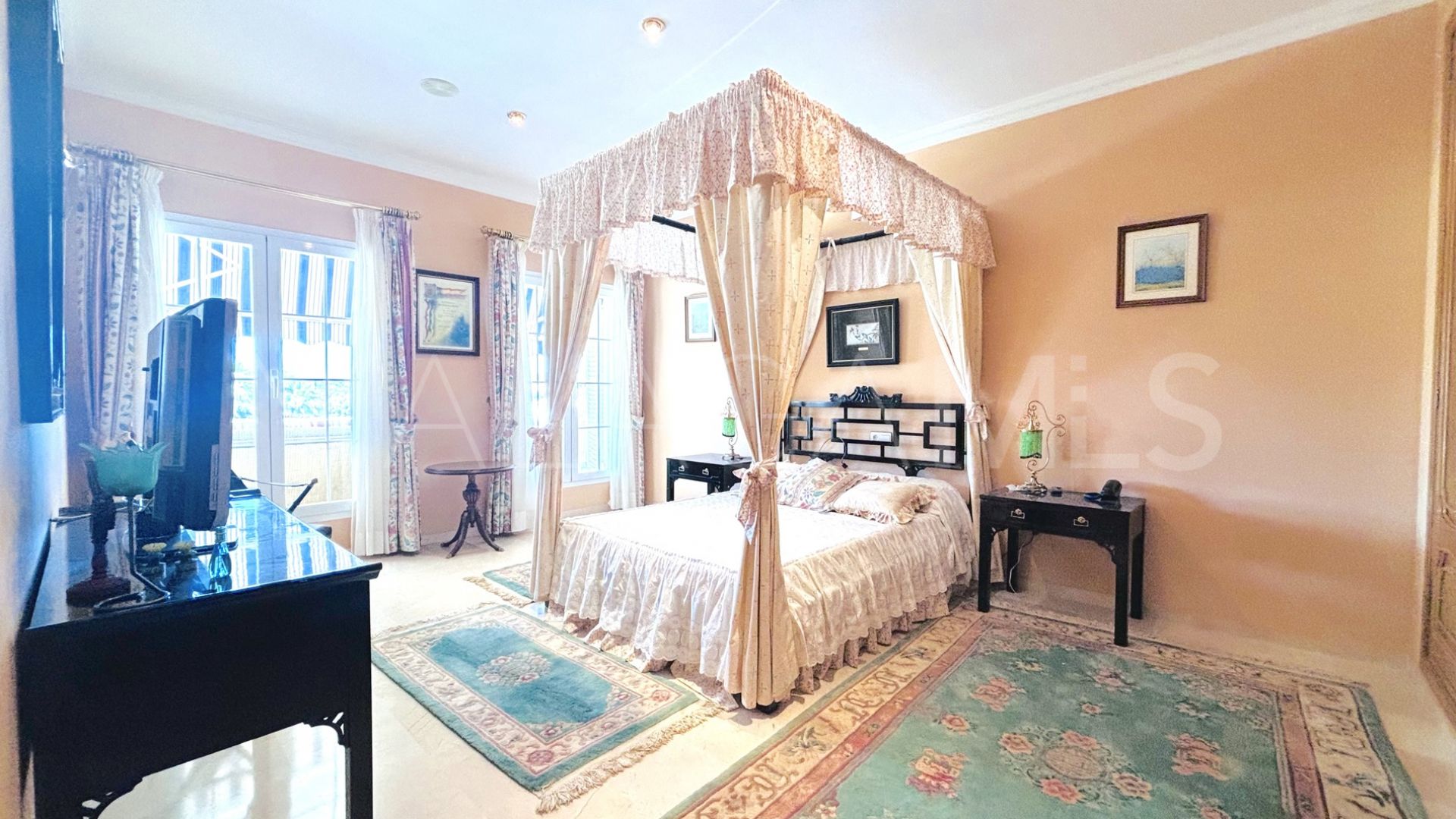 Villa for sale in Mijas Golf