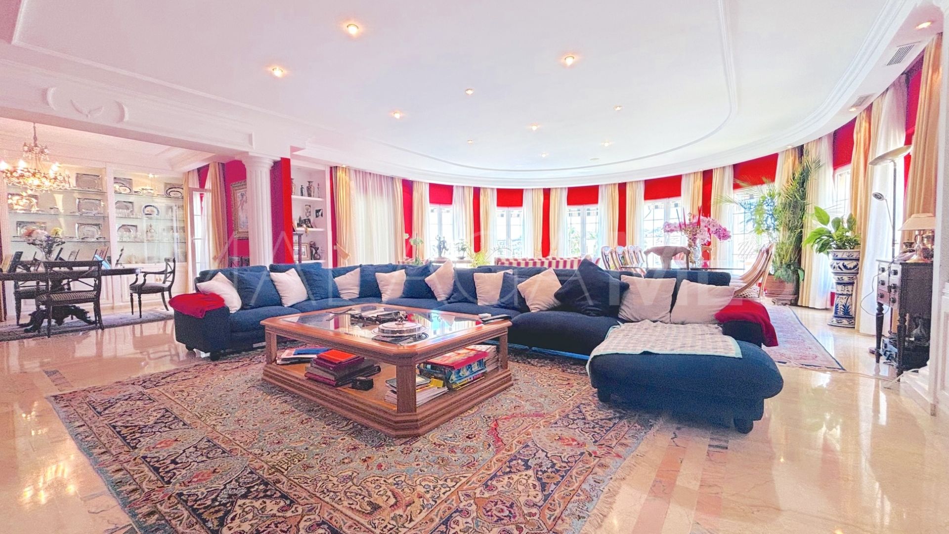 Villa for sale in Mijas Golf