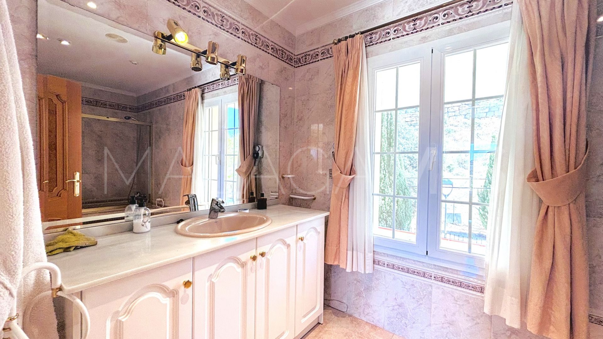 Villa for sale in Mijas Golf