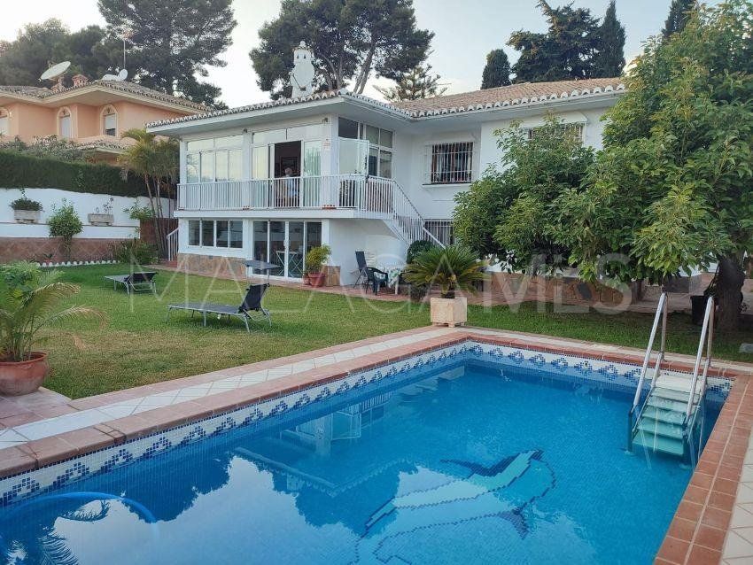 Buy villa in El Coto