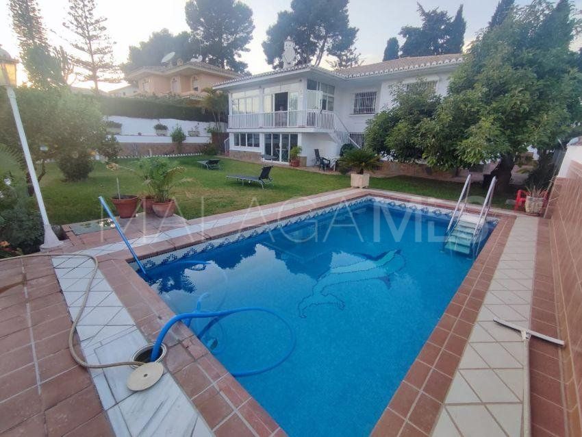 Buy villa in El Coto