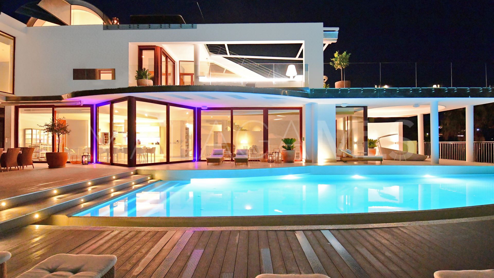 Se vende villa in Las Brisas de 7 bedrooms