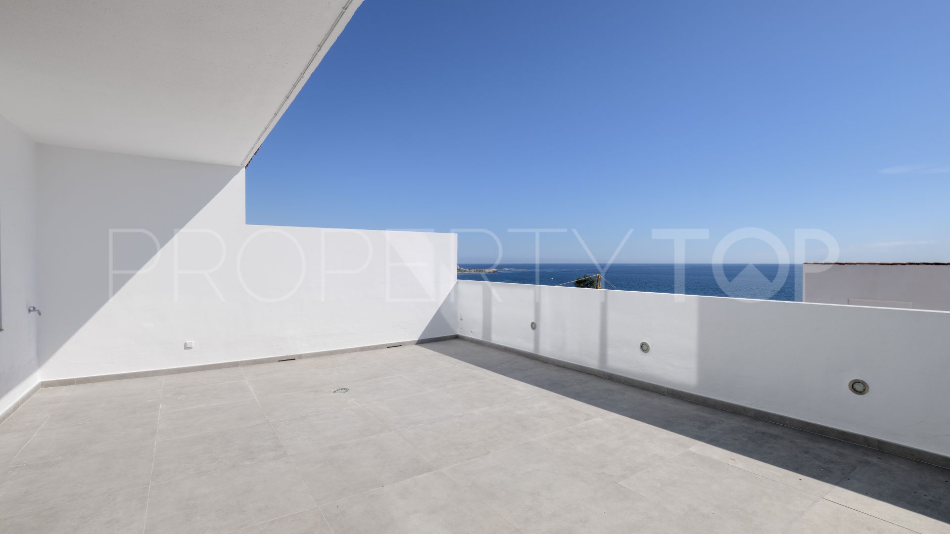 Duplex penthouse for sale in Bahía de Estepona