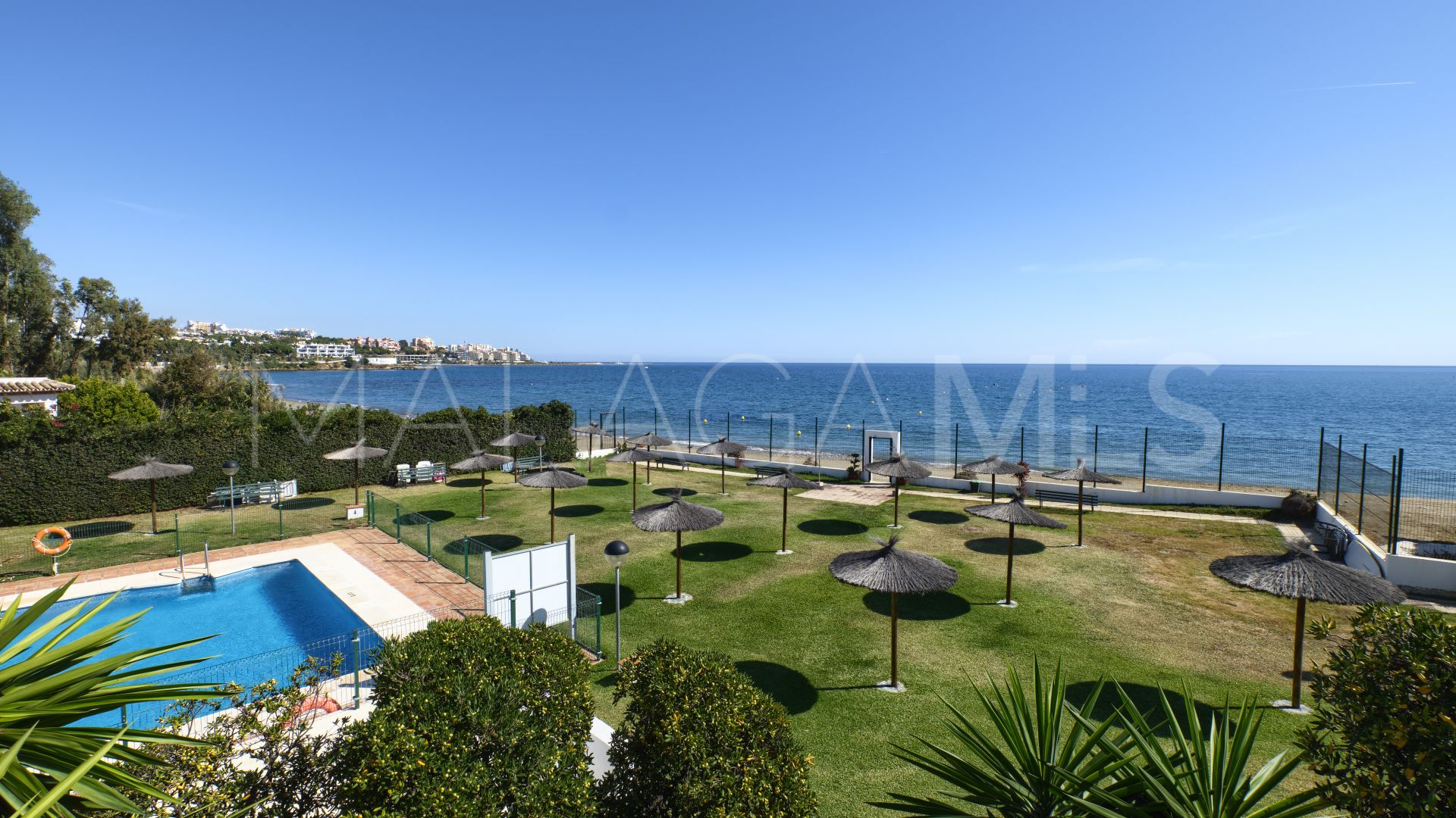 Zweistöckiges penthouse for sale in Bahía de Estepona