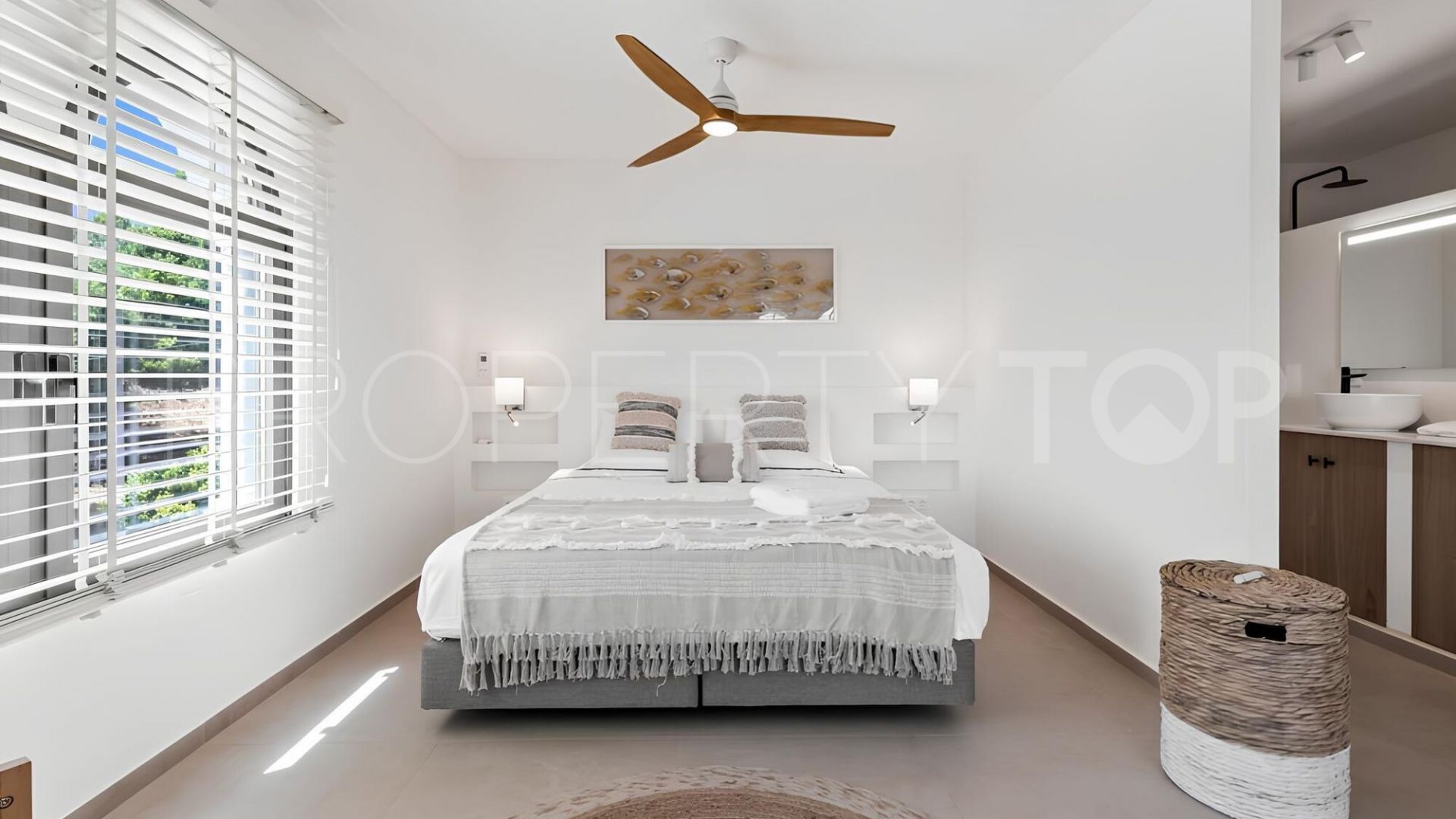 5 bedrooms villa in Altos de Estepona for sale