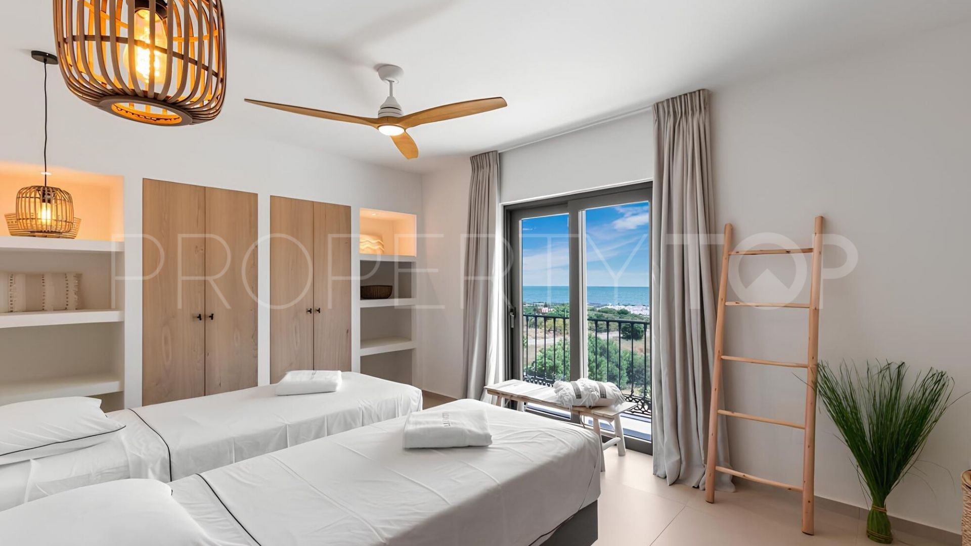 5 bedrooms villa in Altos de Estepona for sale