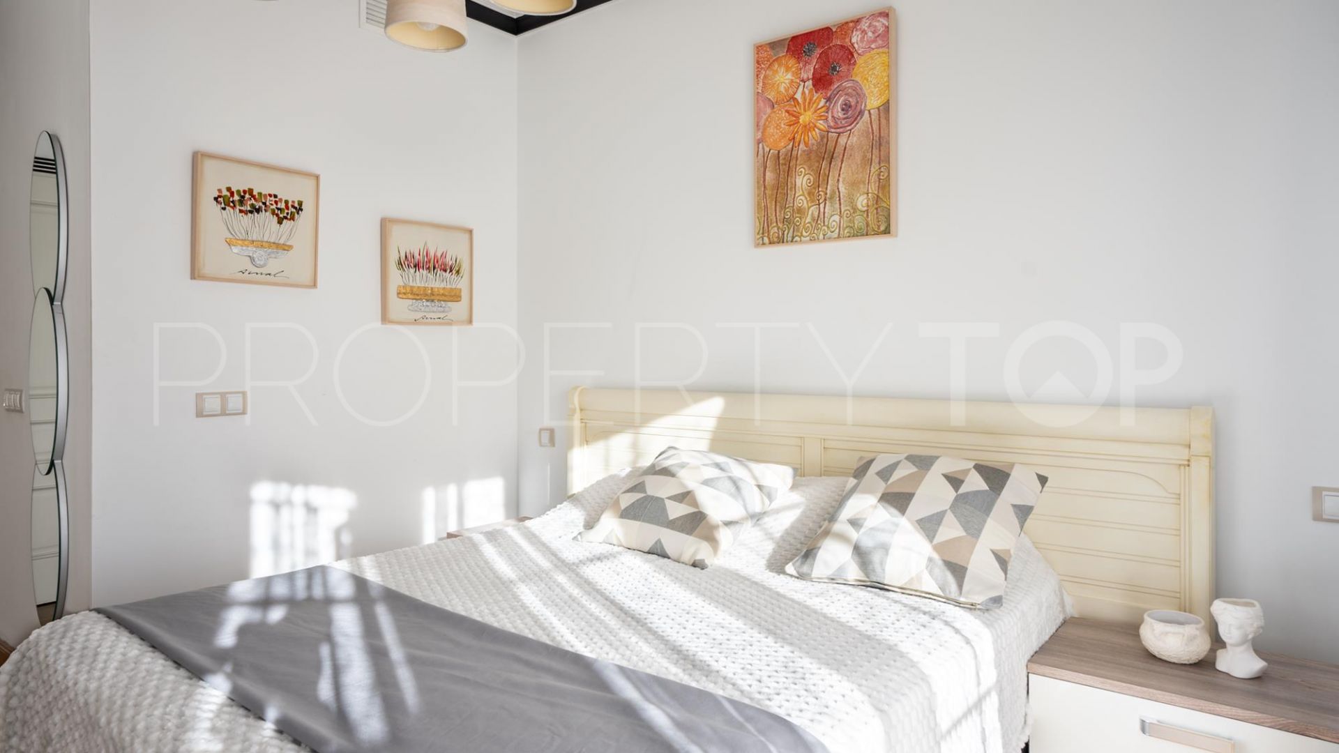 Villa con 4 dormitorios en venta en Marbella Centro