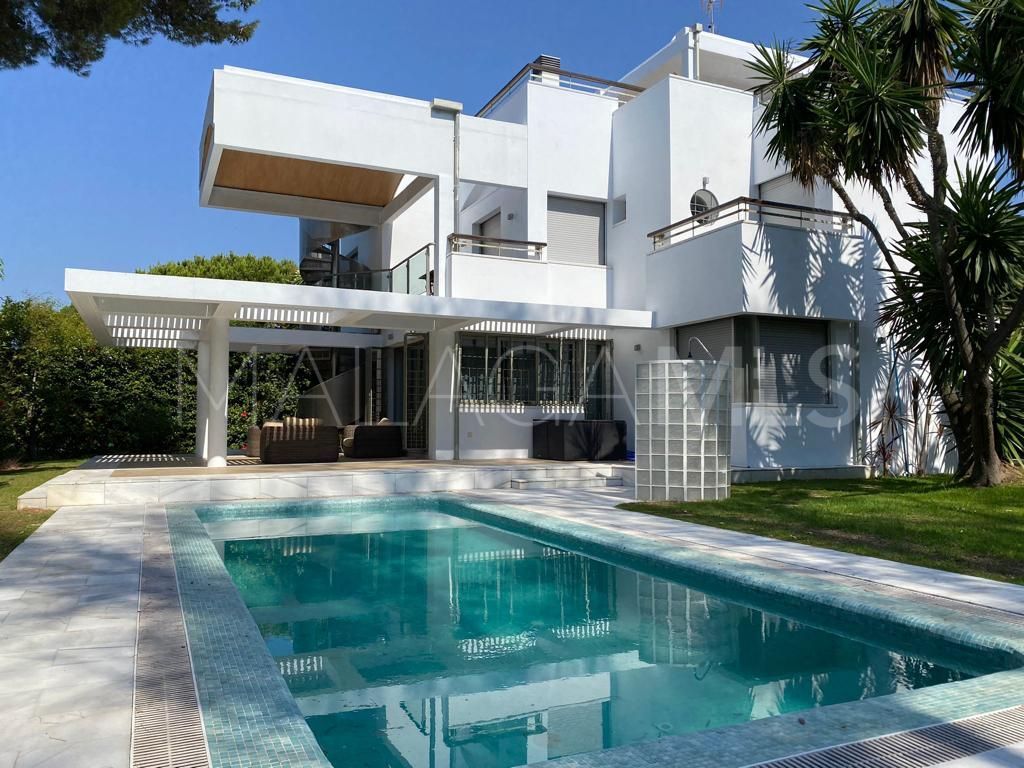 Villa for sale in Elviria Playa