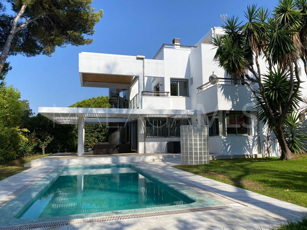 Villa for sale in Elviria Playa