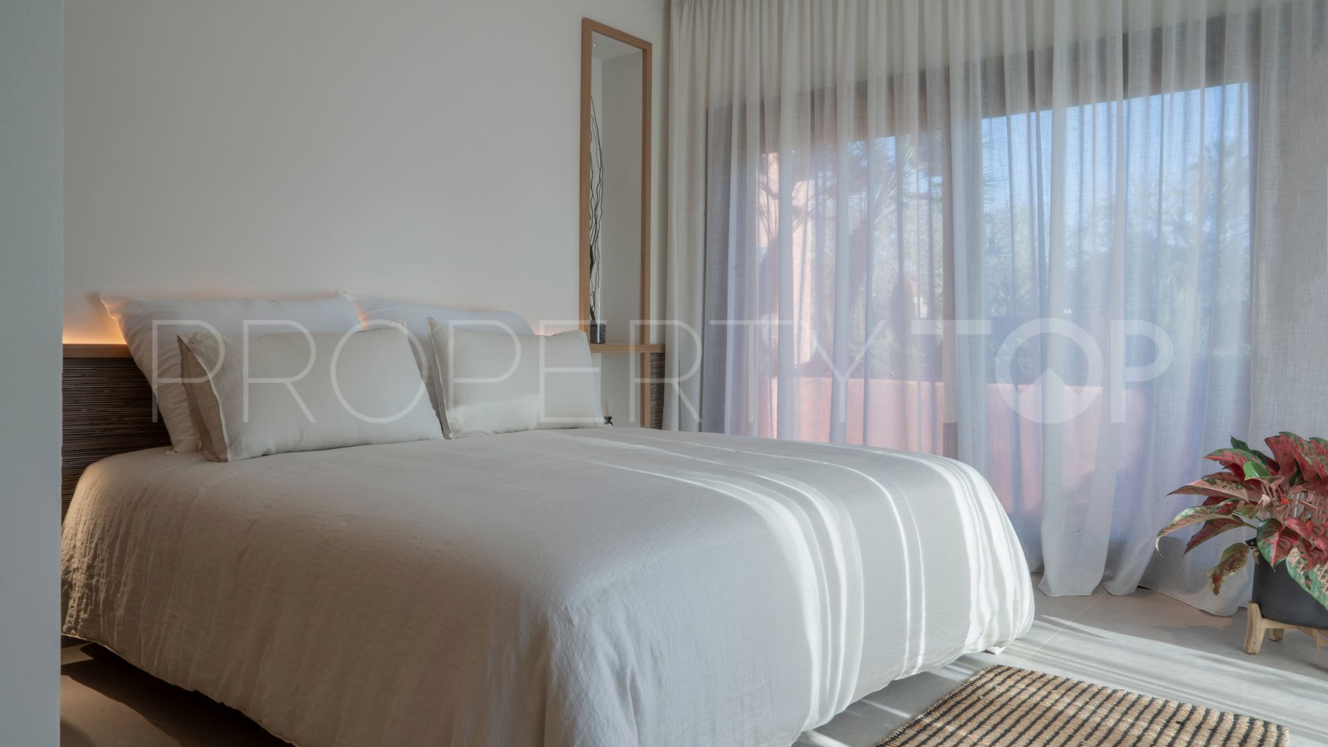 For sale ground floor apartment in Torre Bermeja with 3 bedrooms