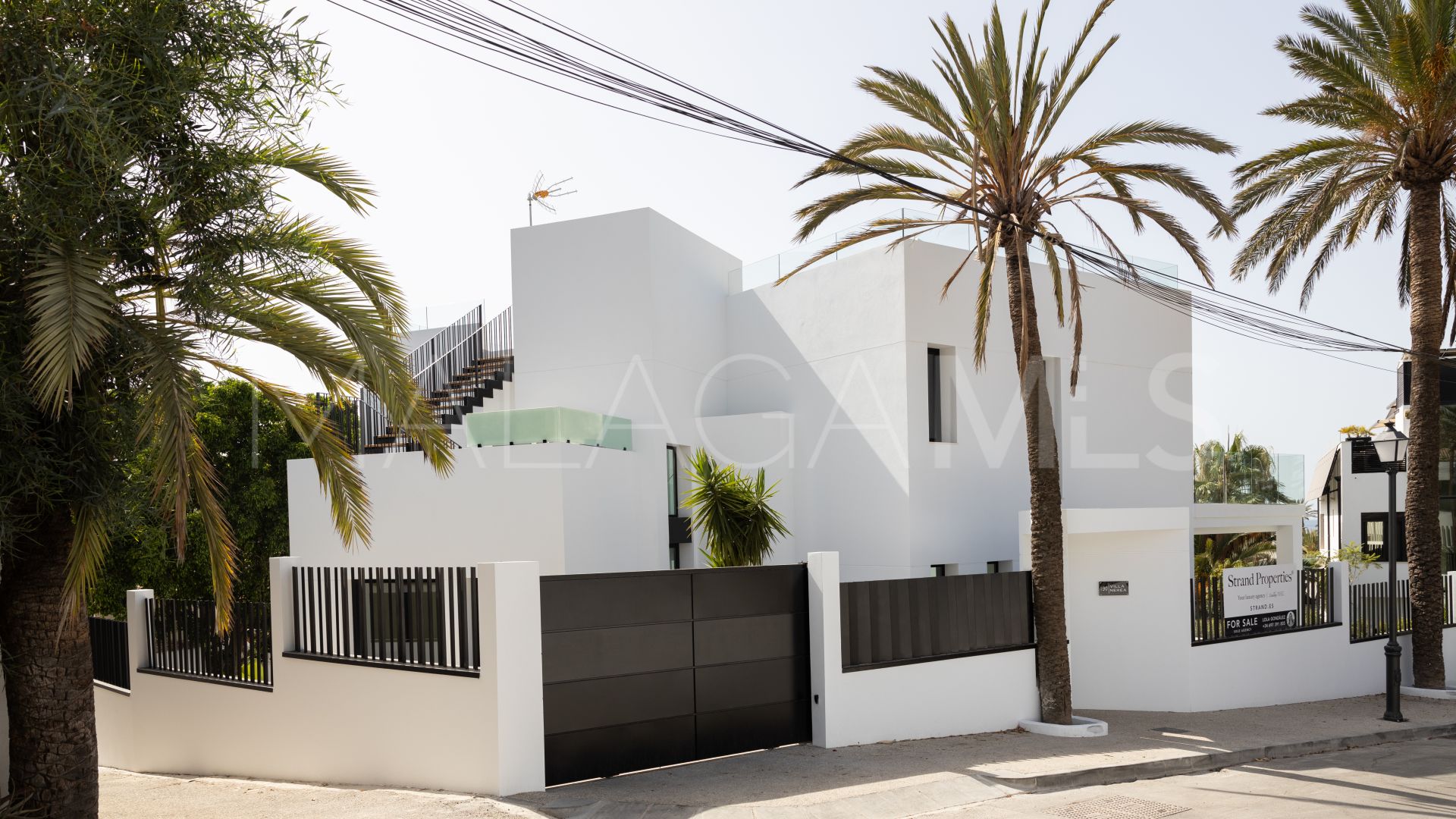 Marbesa 5 bedrooms villa for sale