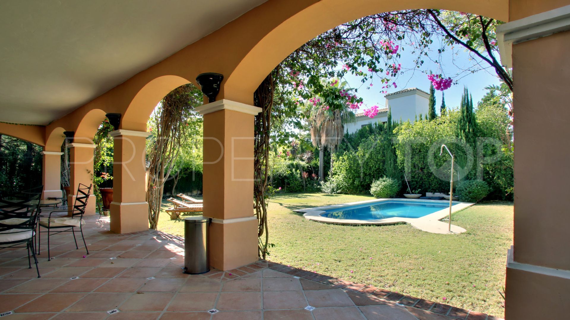 Villa con 4 dormitorios a la venta en Las Brisas