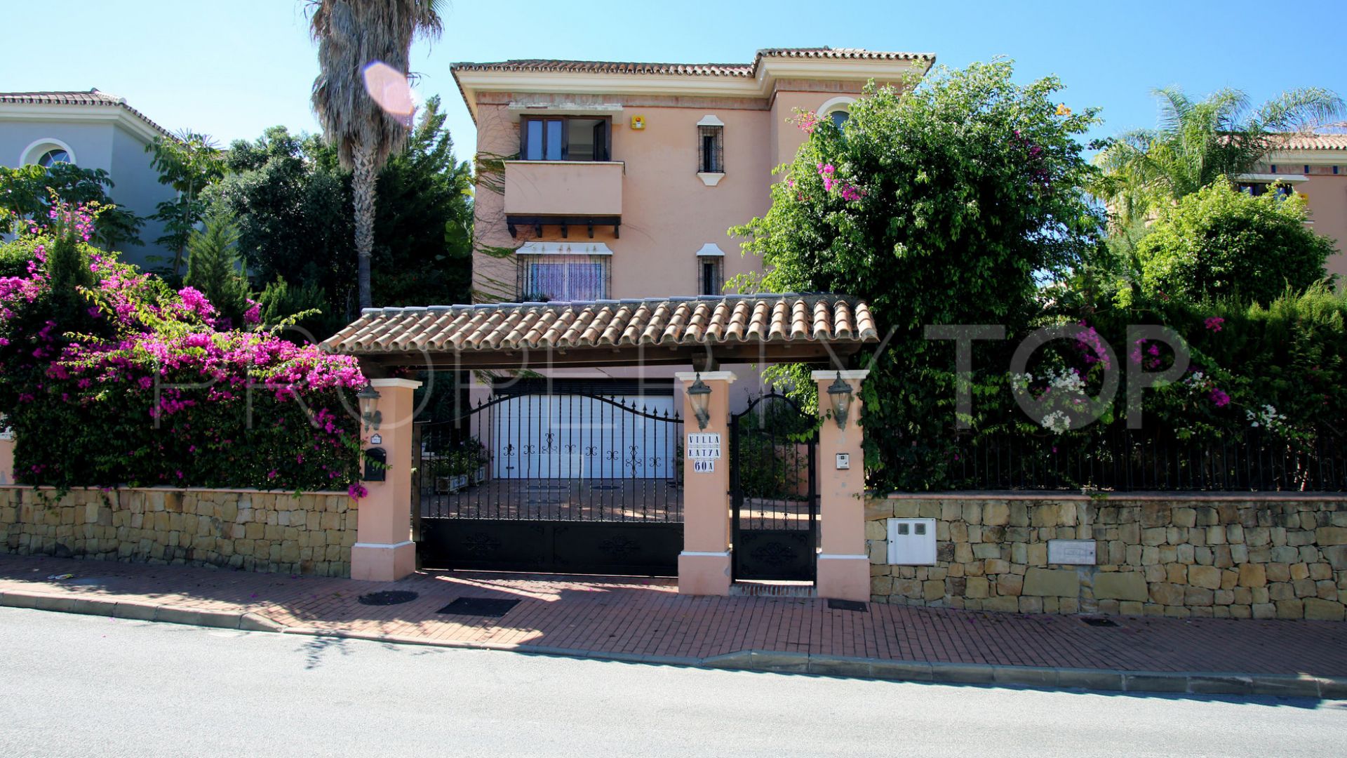 Villa con 4 dormitorios a la venta en Las Brisas