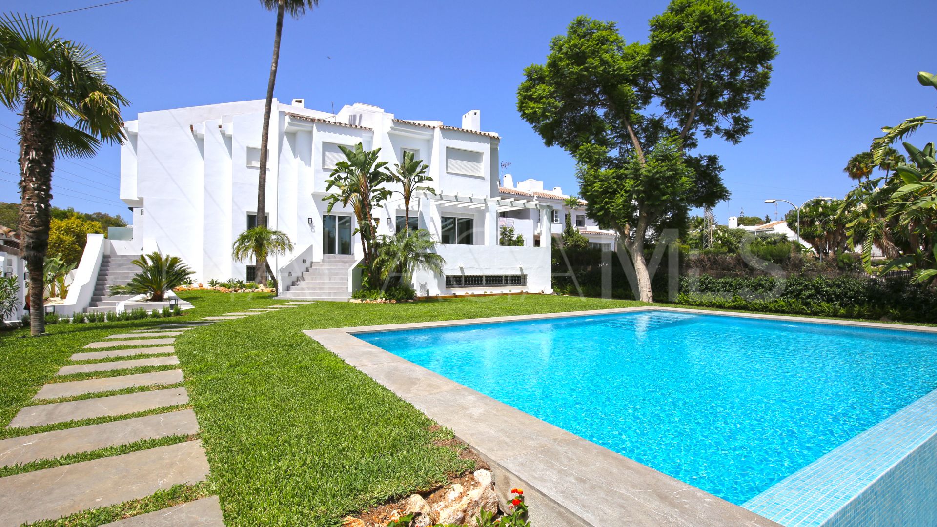 Maison de ville for sale in Nueva Andalucia