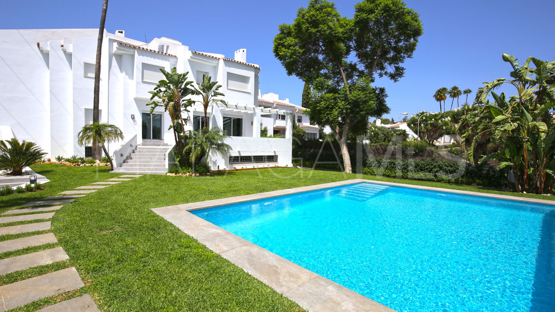 Maison de ville for sale in Nueva Andalucia