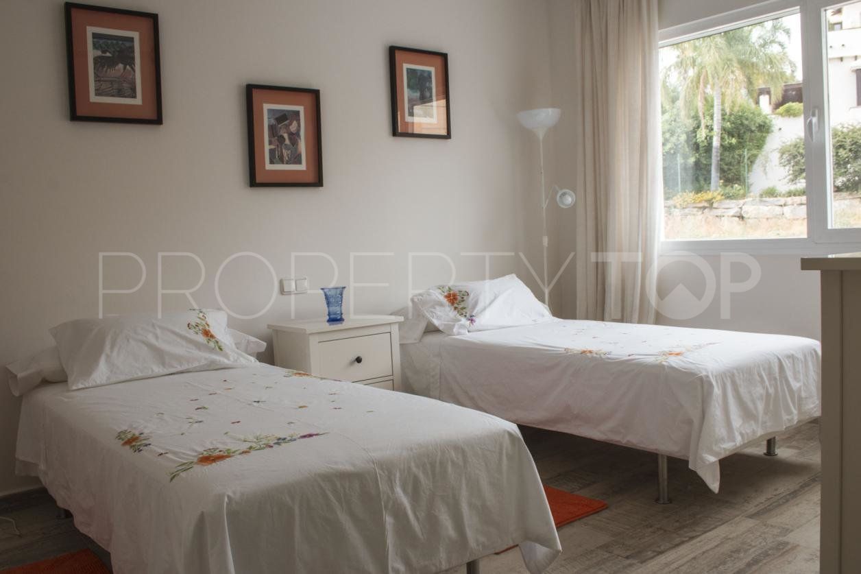 For sale 4 bedrooms villa in El Herrojo