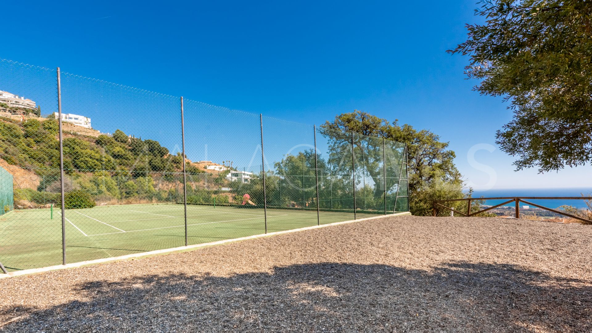 Takvåning for sale in Los Monteros Hill Club