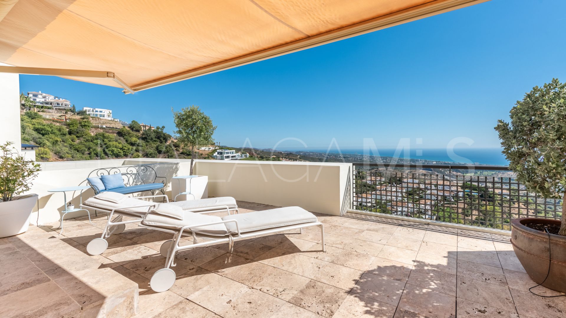 Takvåning for sale in Los Monteros Hill Club