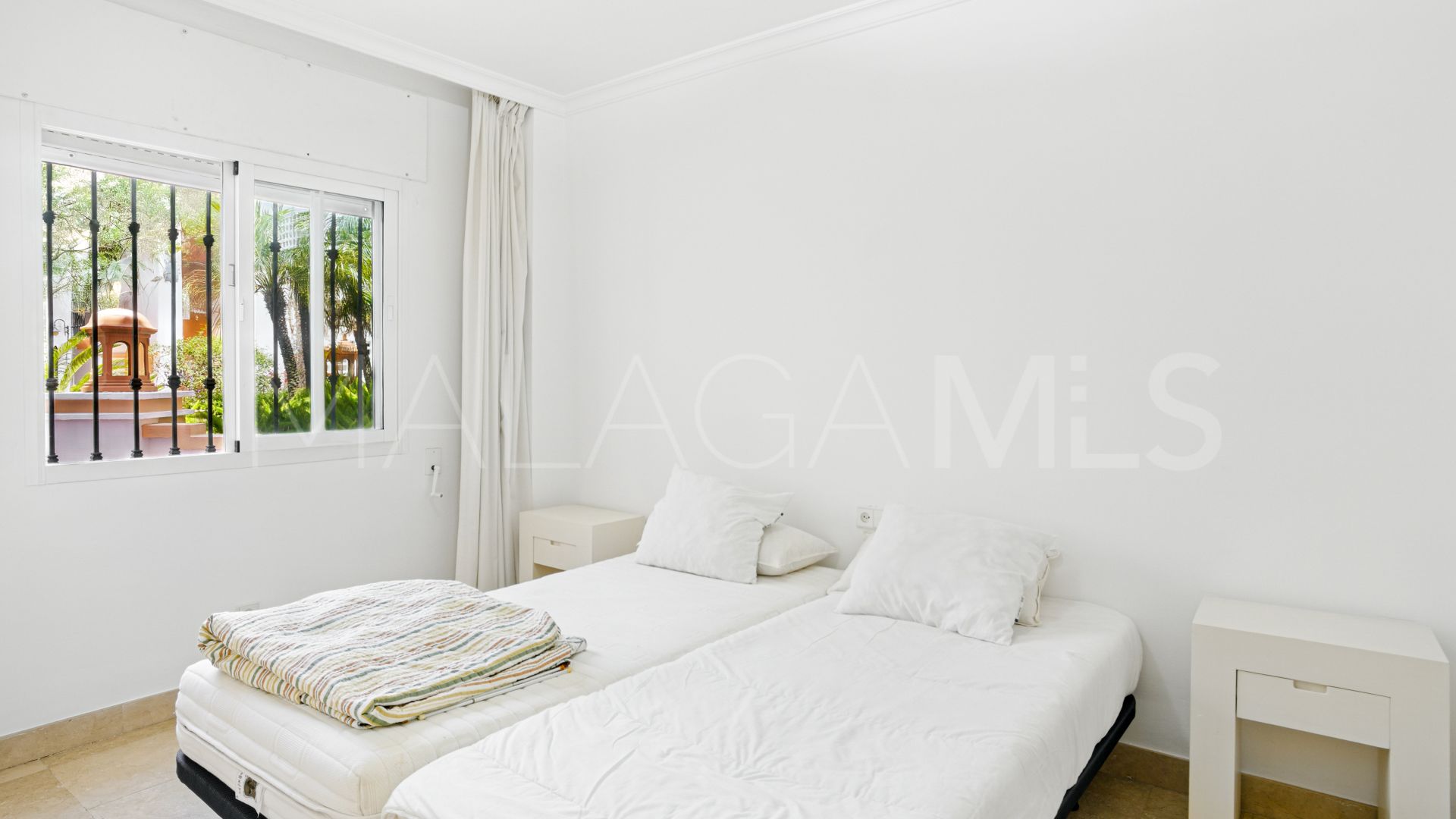 Buy apartamento planta baja in La Herradura