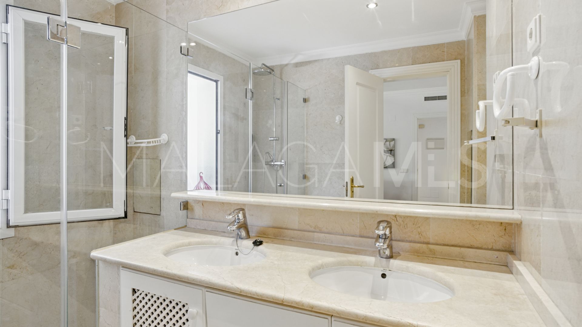Buy apartamento planta baja in La Herradura