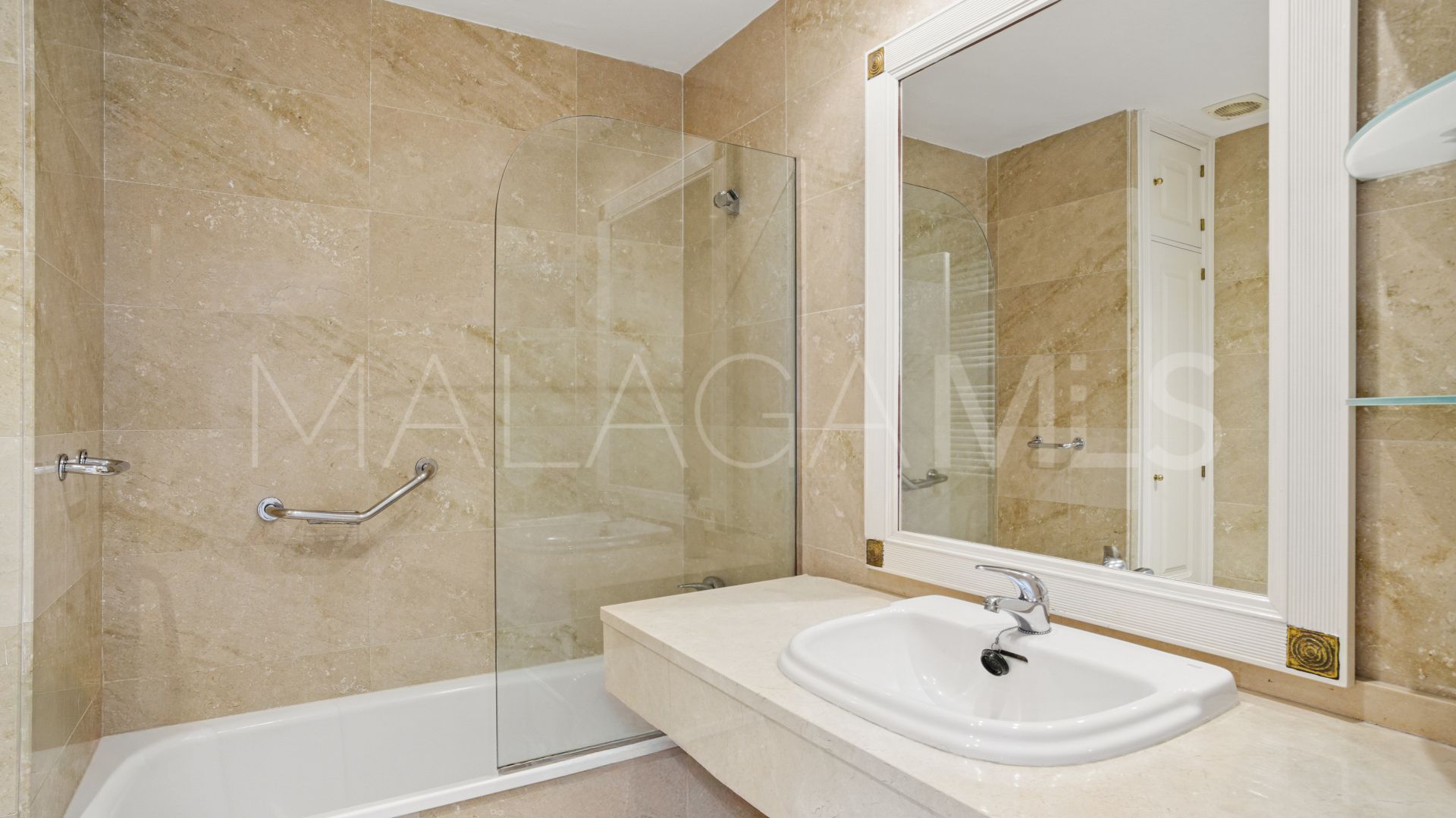 Tvåvånings takvåning for sale in Marbella Real