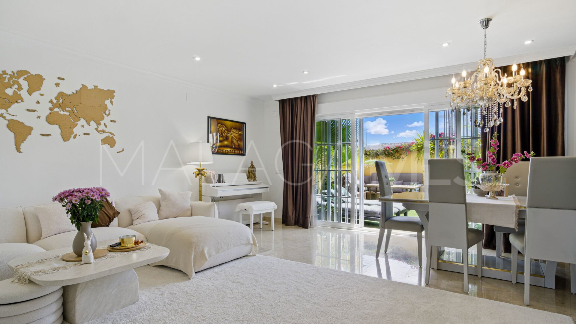 Radhus for sale in Sitio de Calahonda