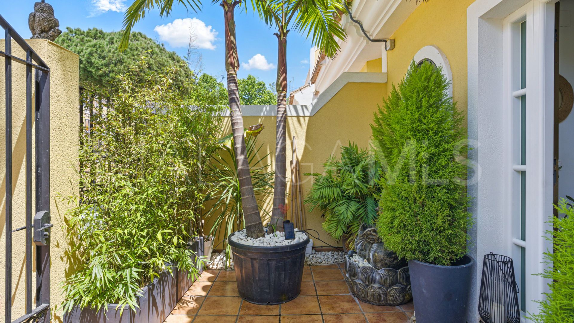 Radhus for sale in Sitio de Calahonda