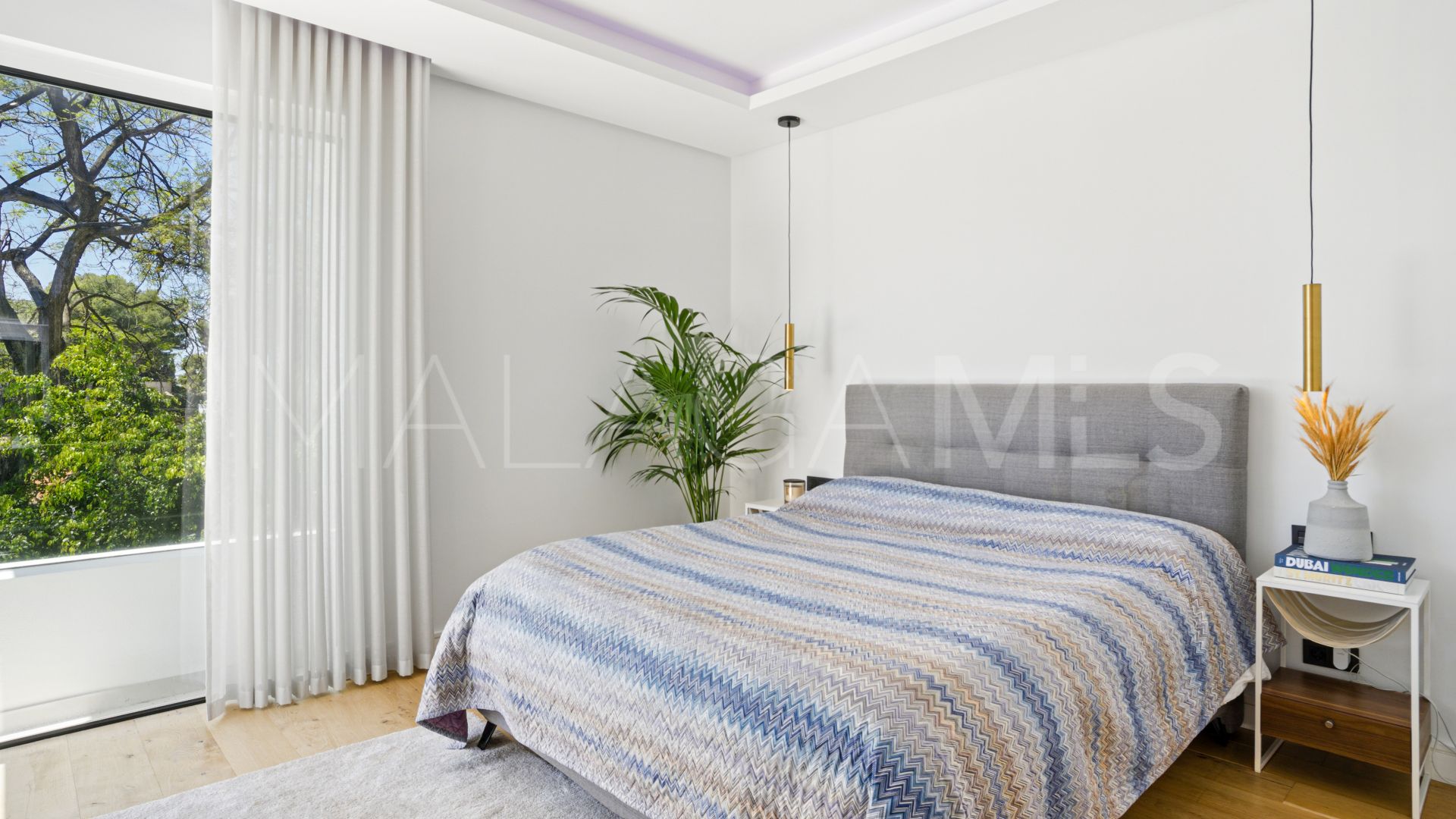 Villa for sale in Nueva Andalucia
