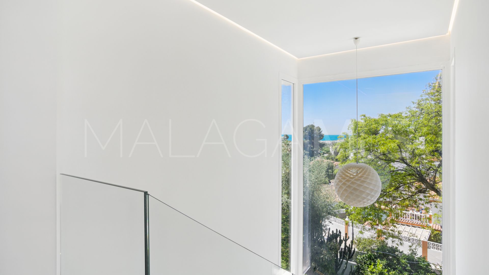 Villa for sale in Nueva Andalucia