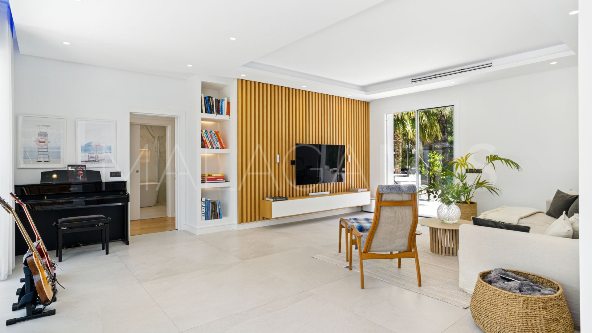 Villa for sale in Nueva Andalucia