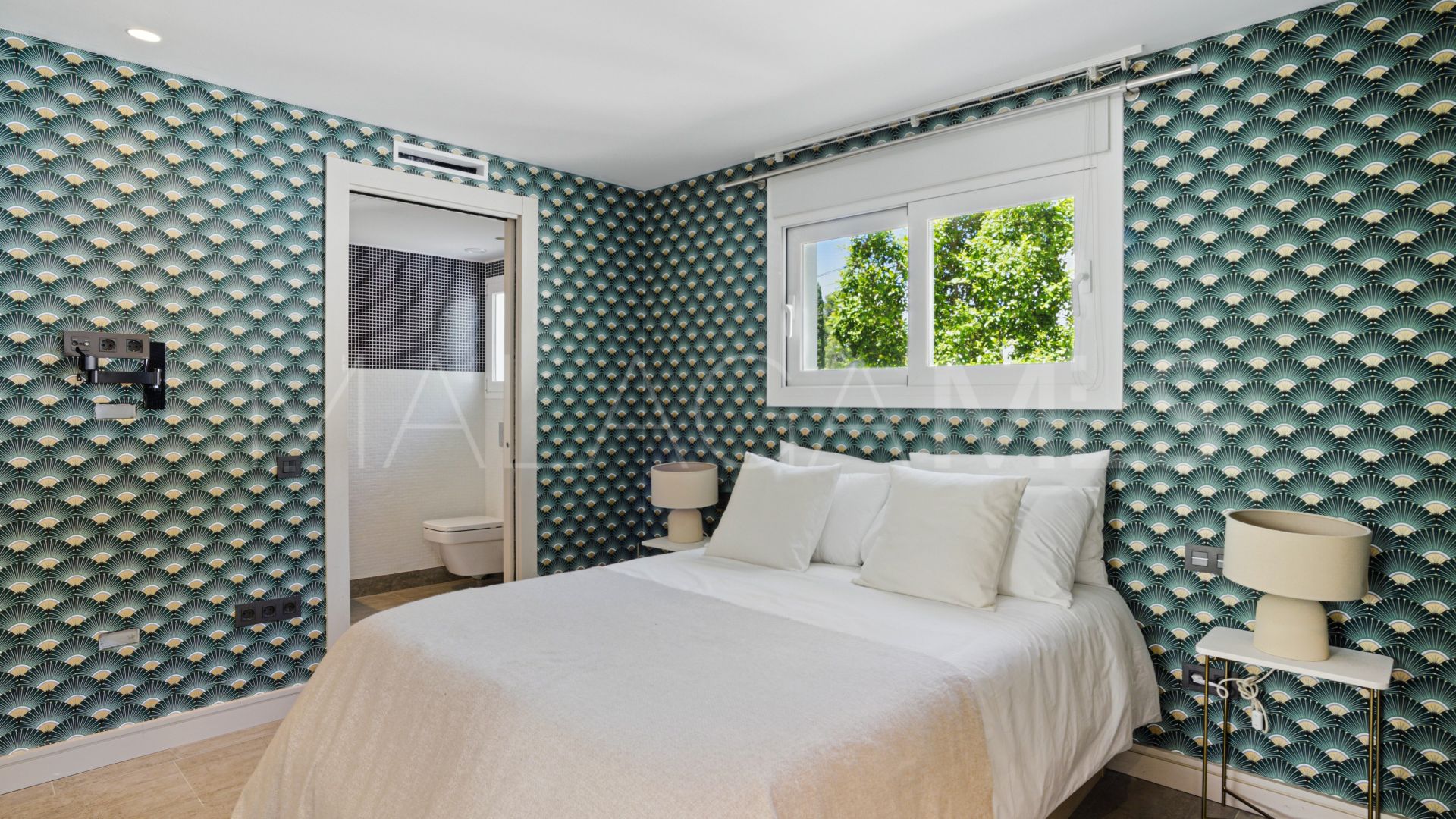 Villa for sale in Nueva Andalucia
