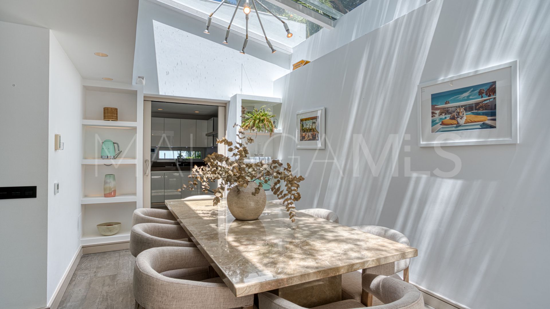 Villa for sale in Nueva Andalucia