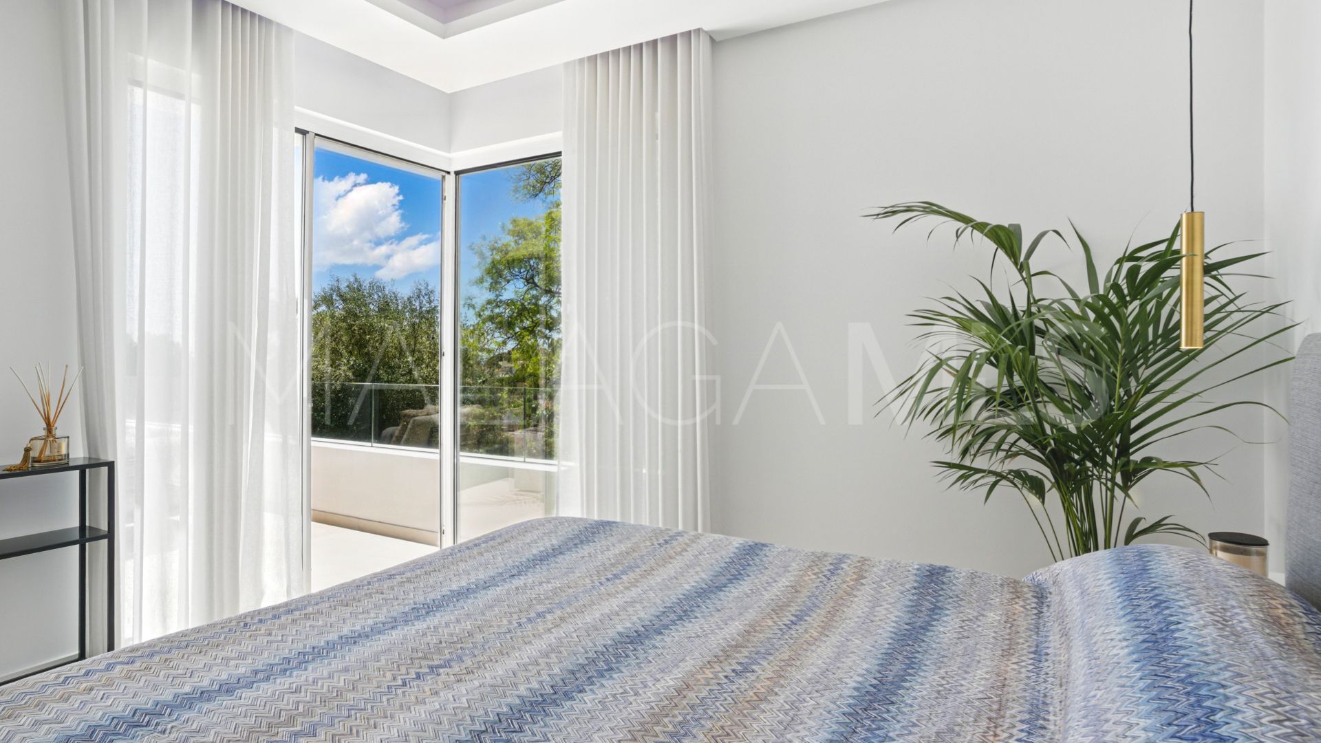 Villa for sale in Nueva Andalucia