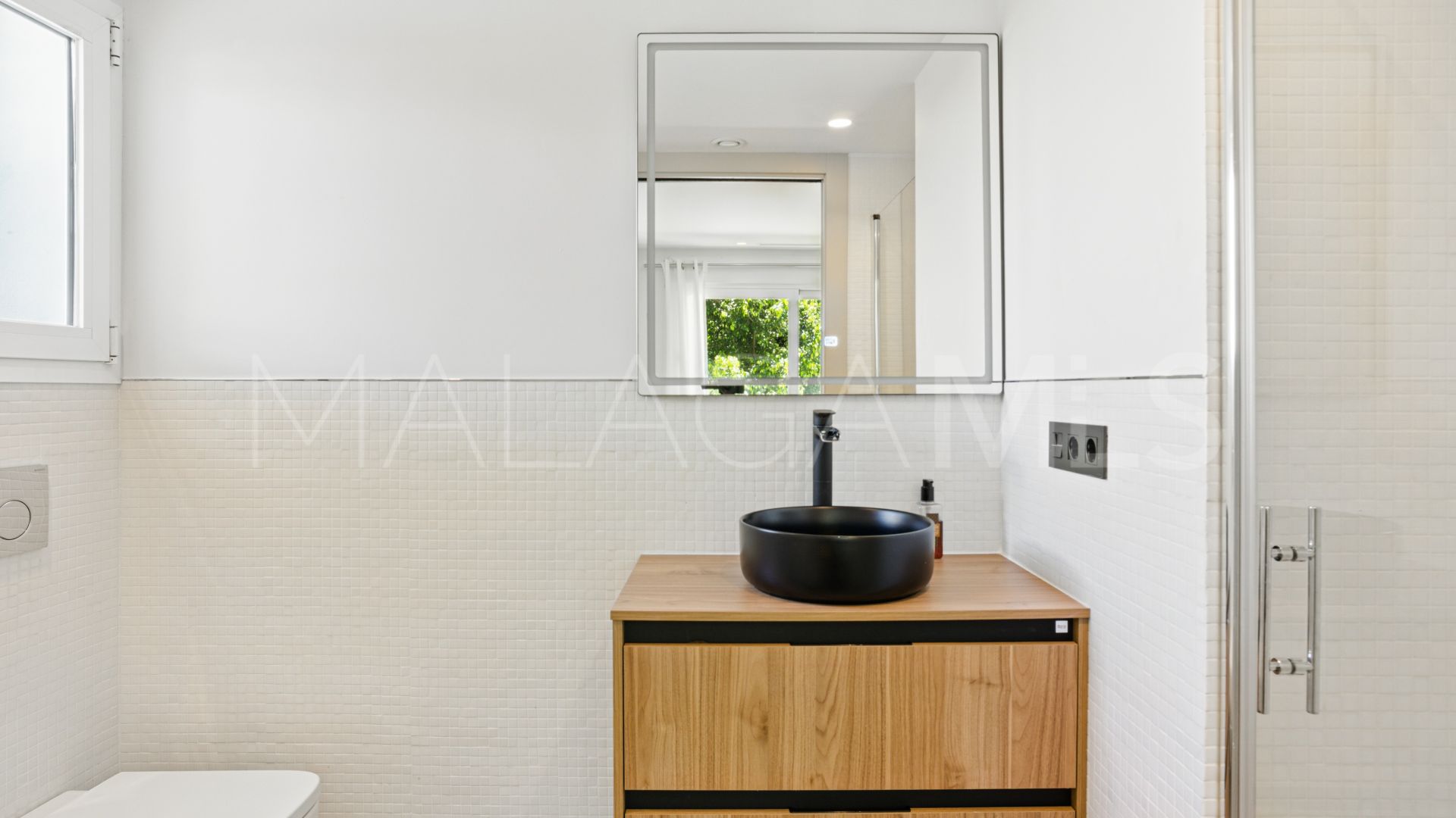 Villa for sale in Nueva Andalucia