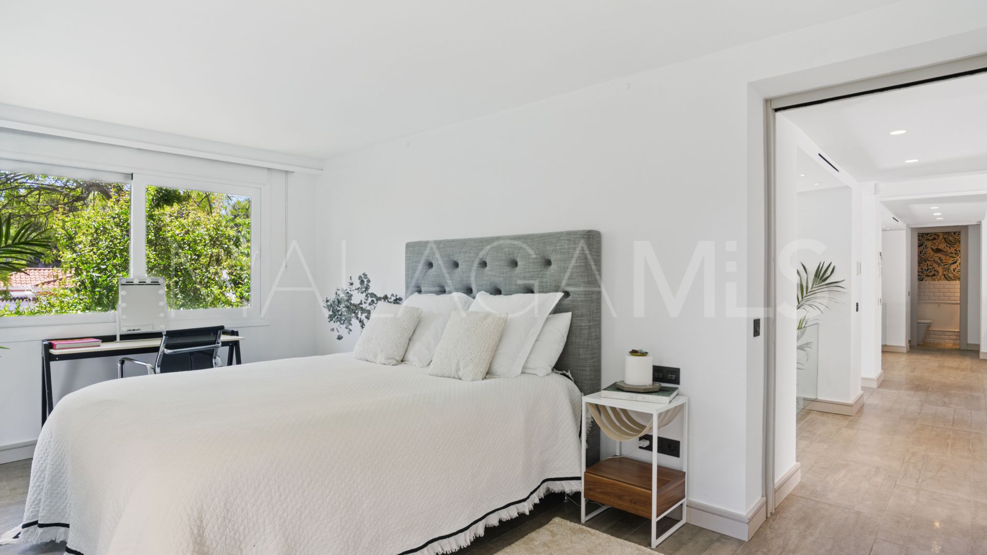 Villa for sale in Nueva Andalucia