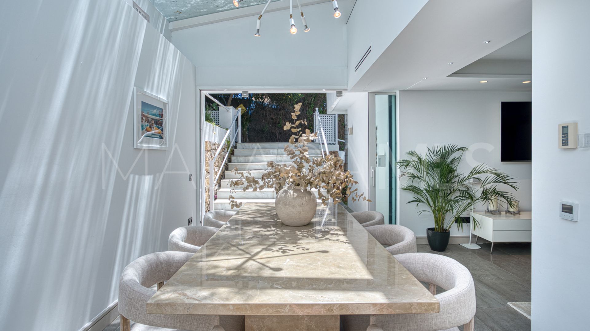 Villa for sale in Nueva Andalucia