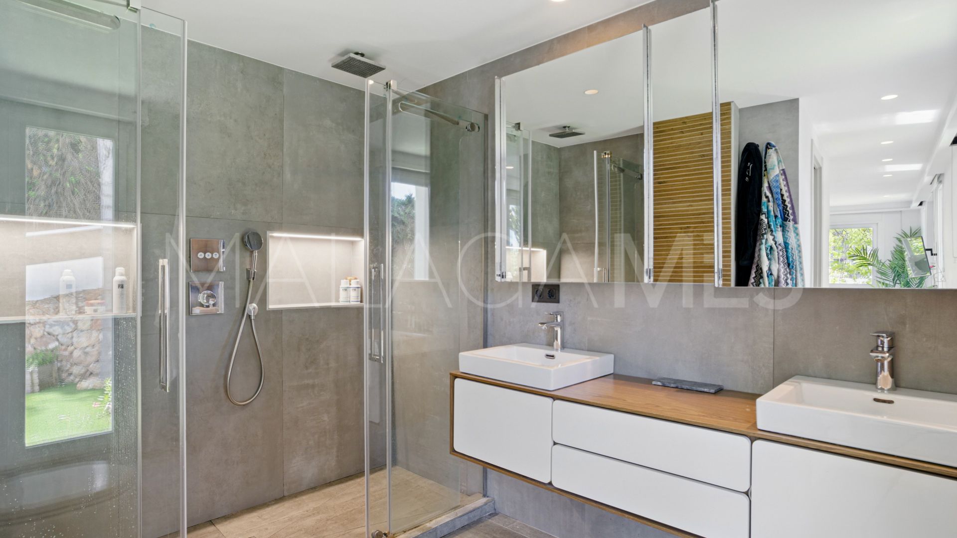 Villa for sale in Nueva Andalucia