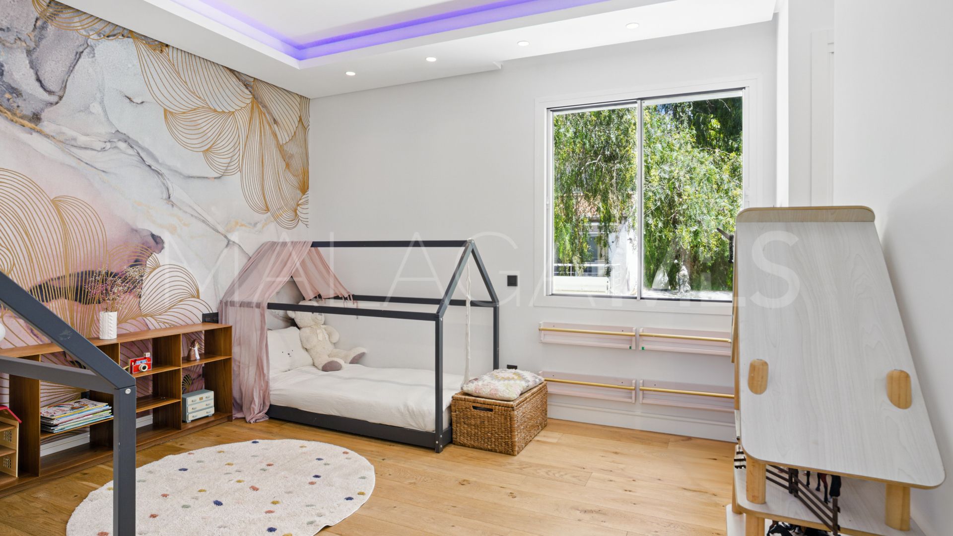 Villa for sale in Nueva Andalucia