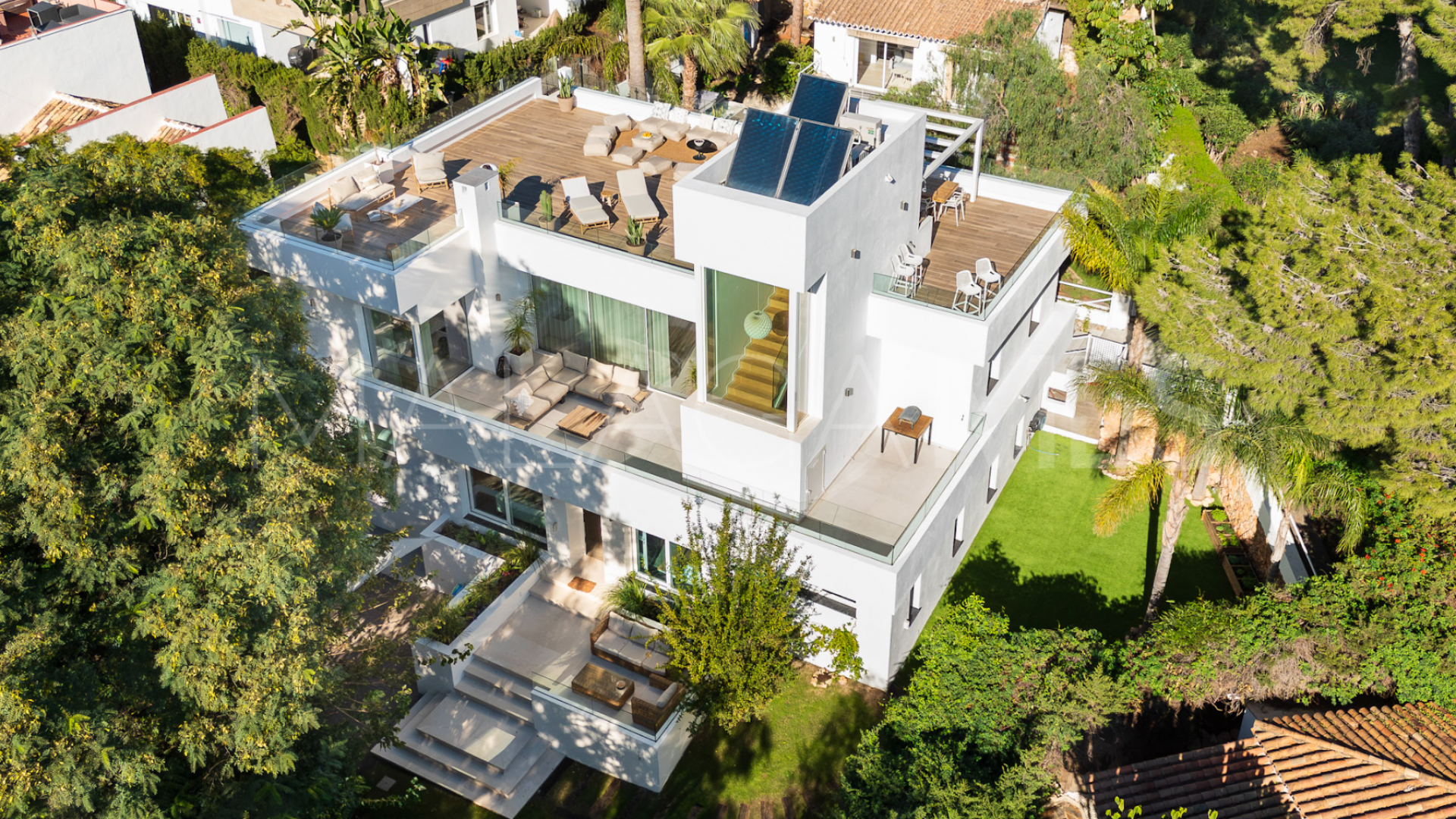 Villa for sale in Nueva Andalucia