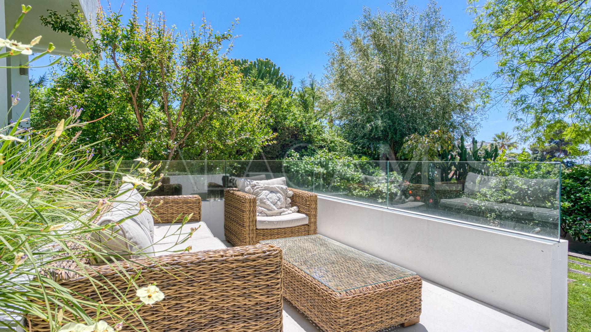 Villa for sale in Nueva Andalucia
