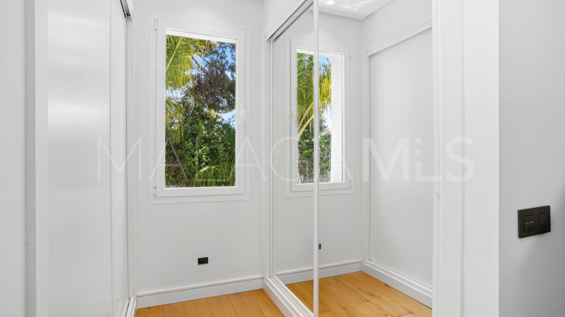 Villa for sale in Nueva Andalucia