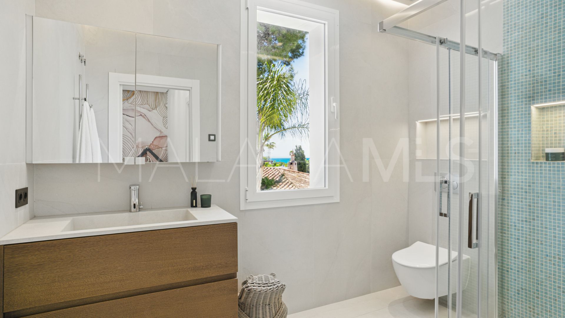 Villa for sale in Nueva Andalucia