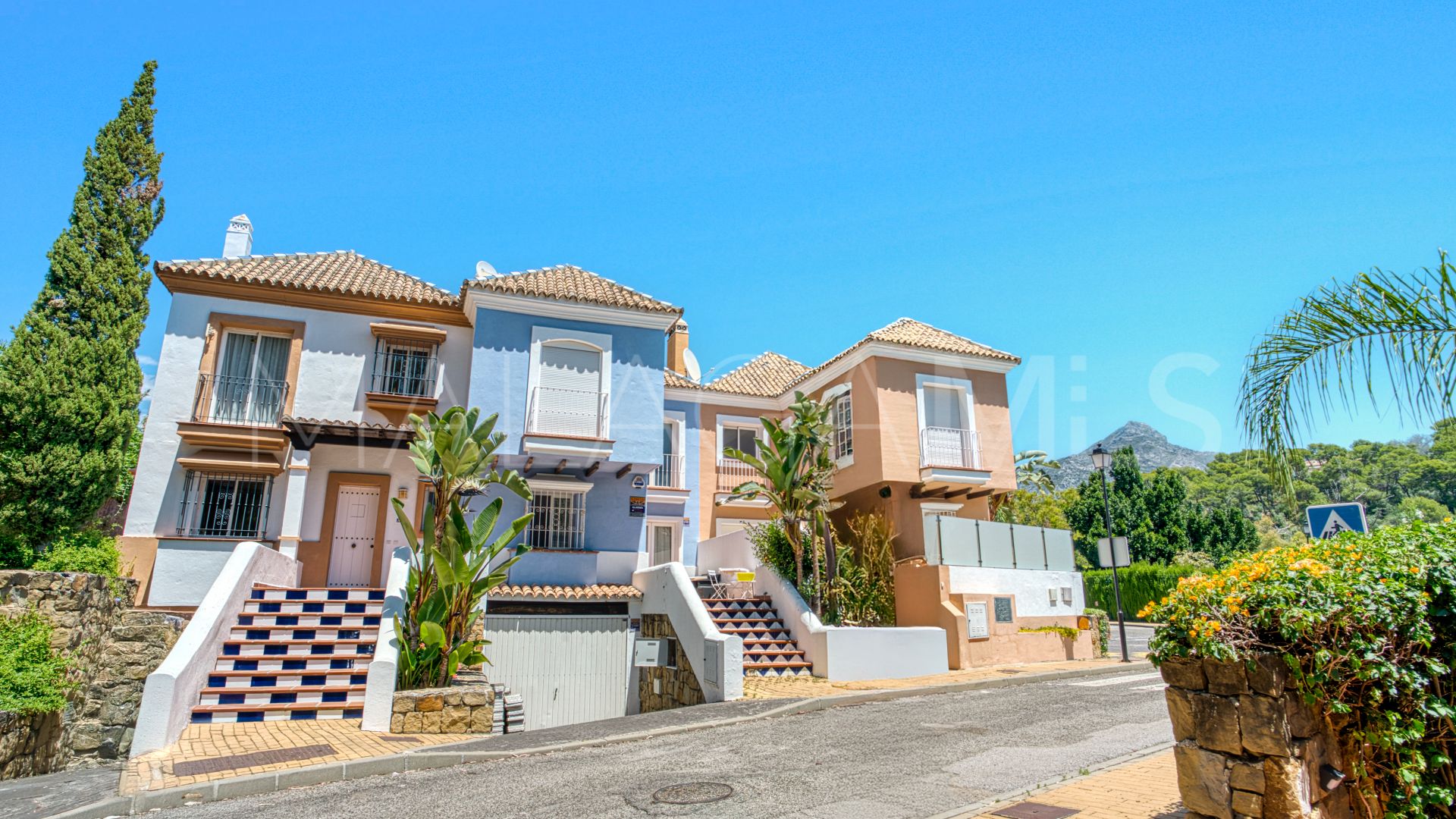 Town house for sale in Aloha Lake Village