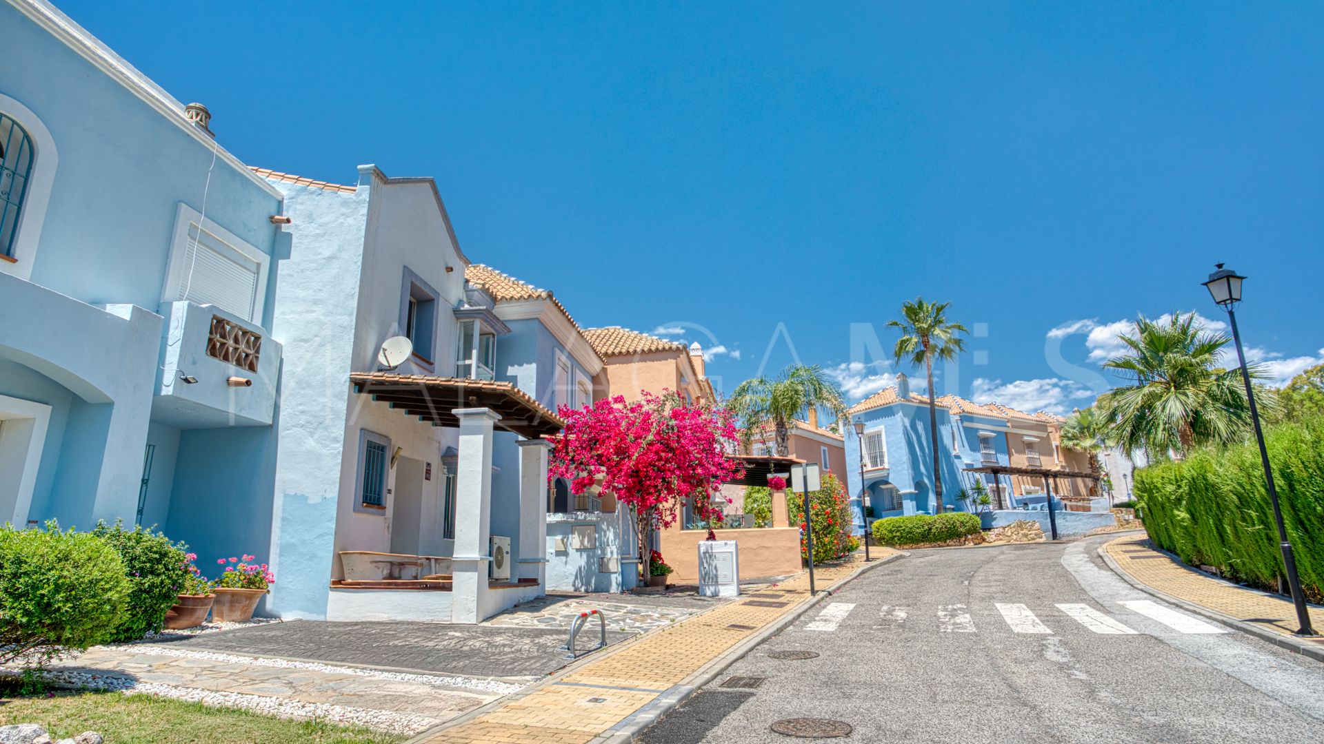 Town house for sale in Aloha Lake Village