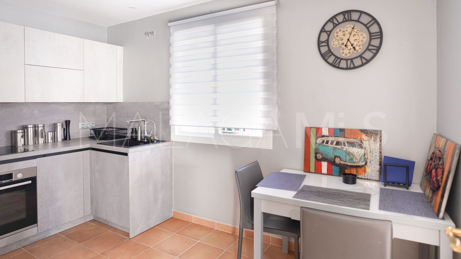 Town house for sale in Aloha Lake Village