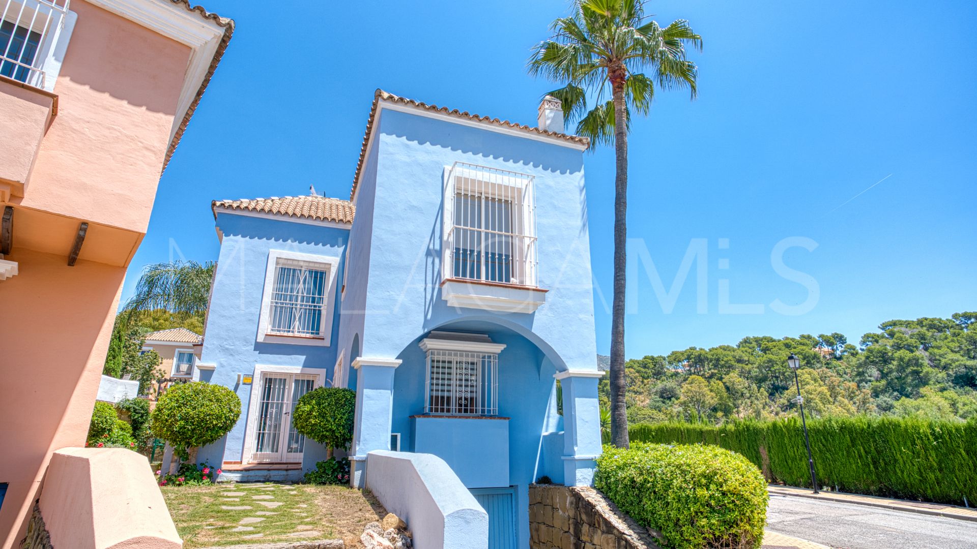 Town house for sale in Aloha Lake Village